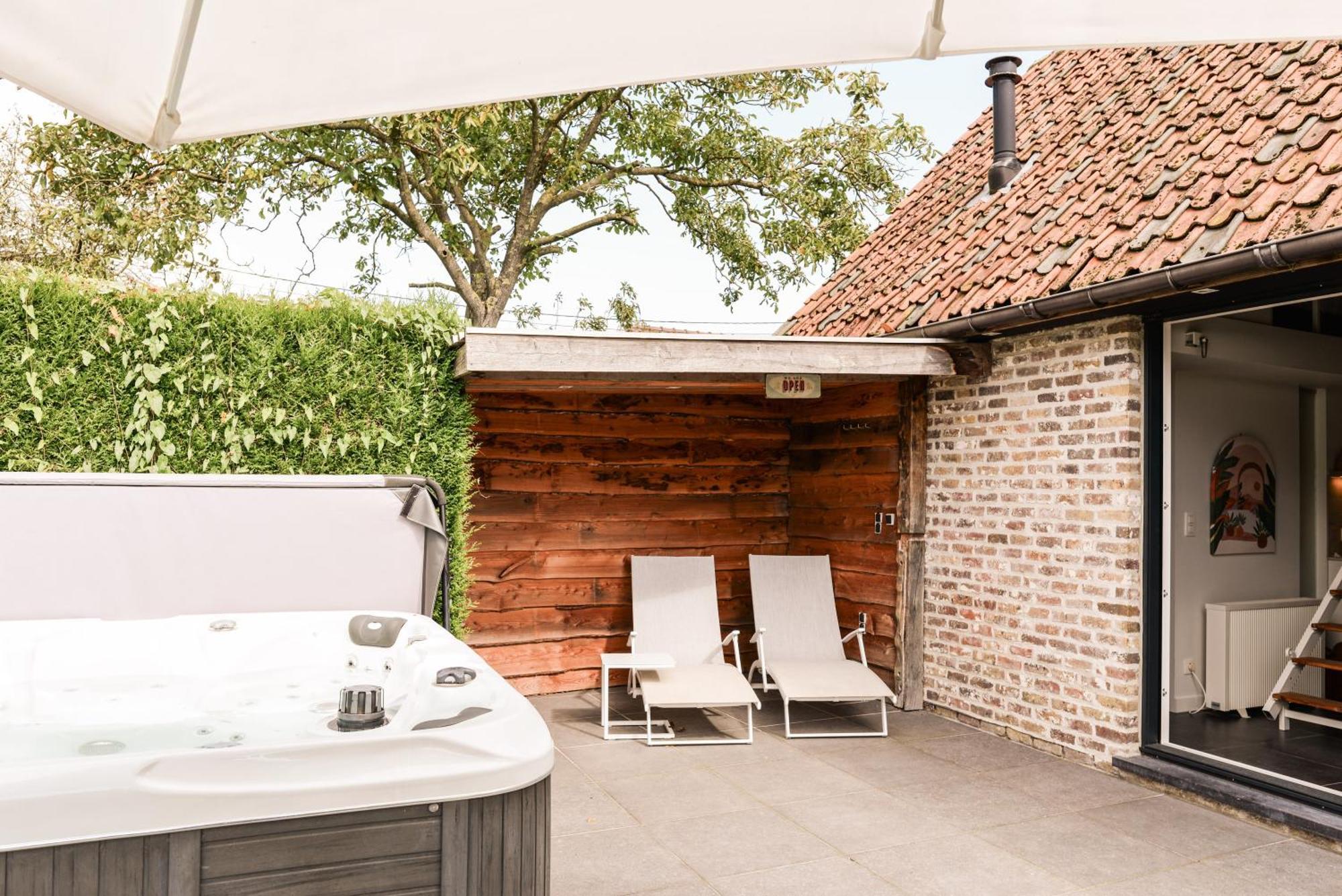 Finca Feliz With Private Jacuzzi & Sauna Oostkamp Bagian luar foto