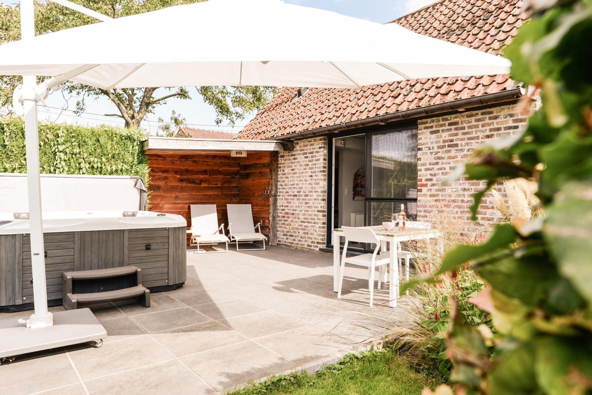 Finca Feliz With Private Jacuzzi & Sauna Oostkamp Bagian luar foto