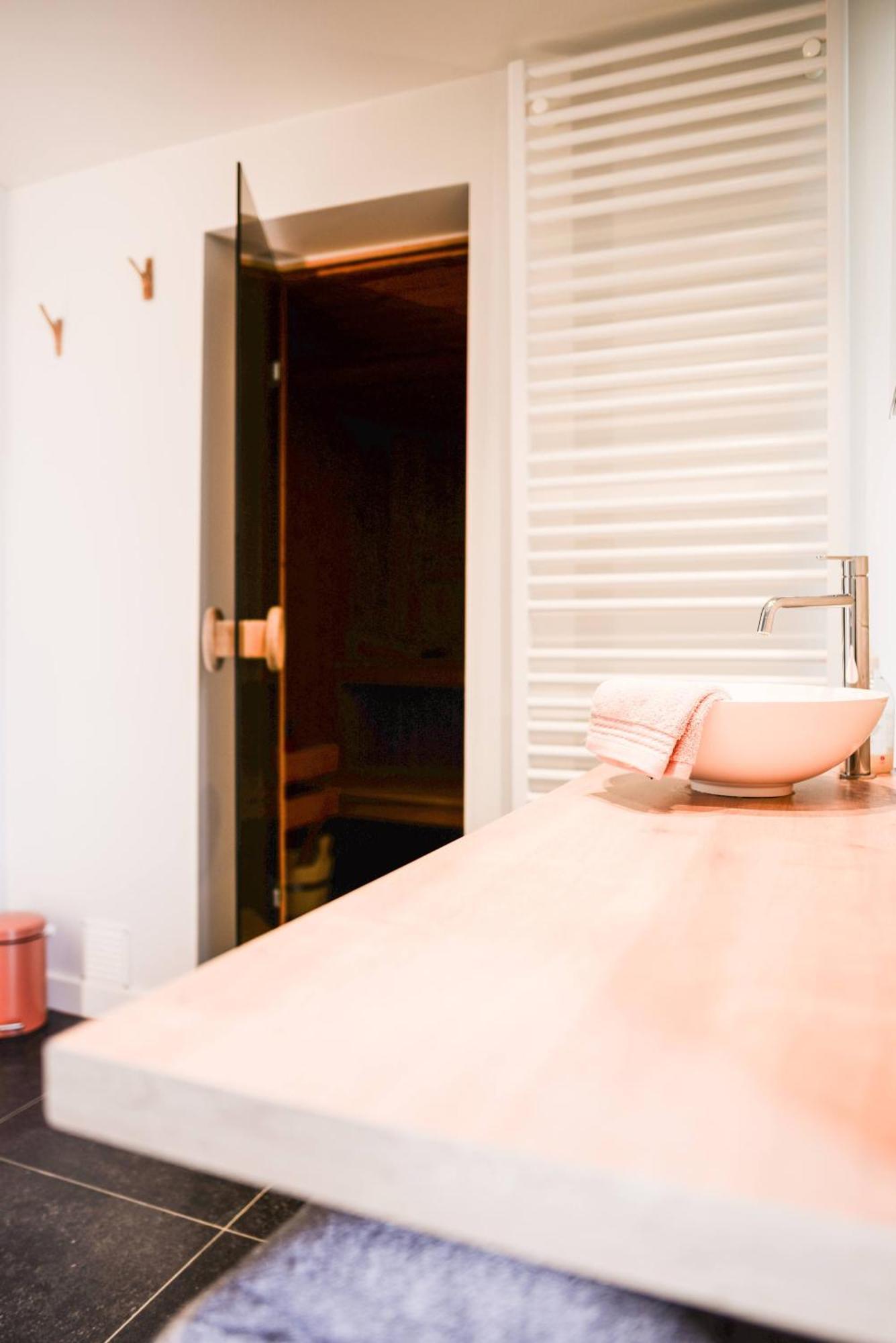 Finca Feliz With Private Jacuzzi & Sauna Oostkamp Bagian luar foto